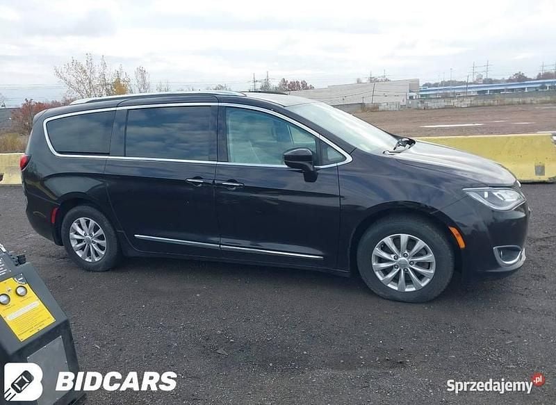 Używany Chrysler Pacifica 2017 Minivan