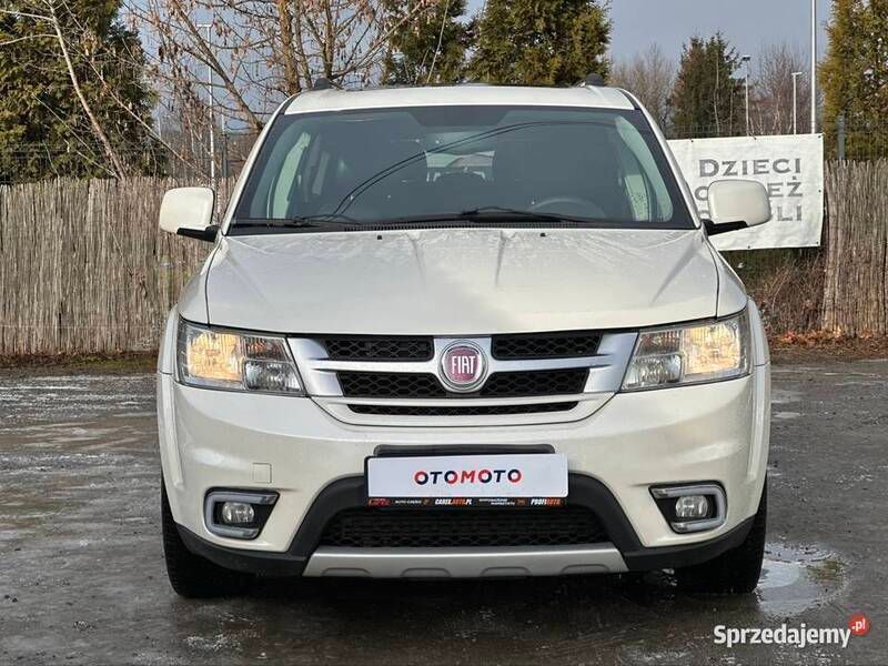Biały Używany 2012 Fiat Freemont SUV | 42 900 zł (Dość drogi) - Obraz 1/4