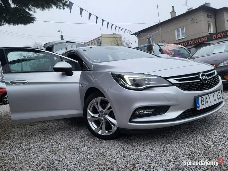 Srebrny Używany 2017 Opel Astra Hatchback | 35 900 zł (Uczciwa cena) - Obraz 1/4