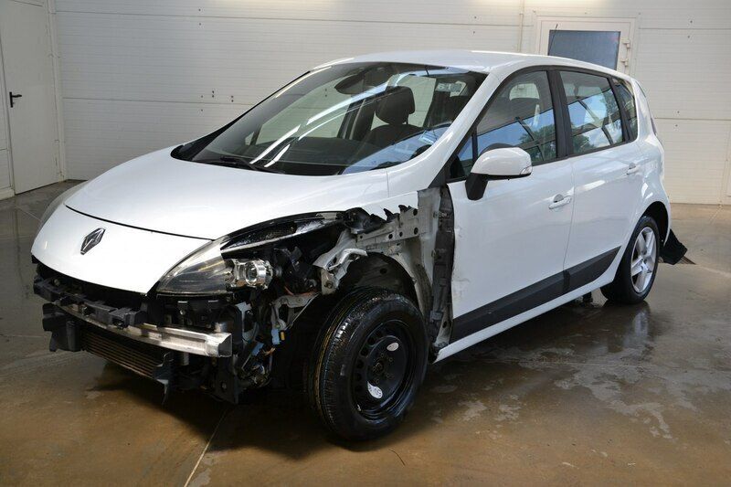 Biały Używany 2012 Renault Scénic III Minivan | 7500 zł - Obraz 1/4