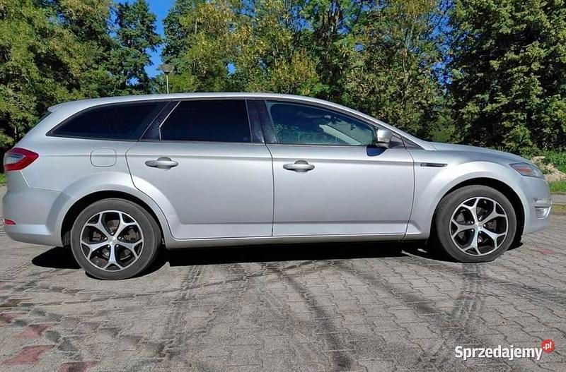 Używany Ford Mondeo 2011 Srebrny Kombi