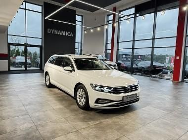 Biały Używany 2022 VW Passat Business Kombi | 79 900 zł (Uczciwa cena) - Obraz 1/4