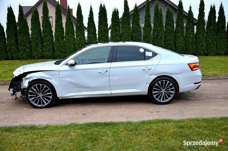 Biały Używany 2020 Skoda Superb LAURIN & KLEMENT Sedan/Limuzyna | 55 900 zł - Obraz 1/4