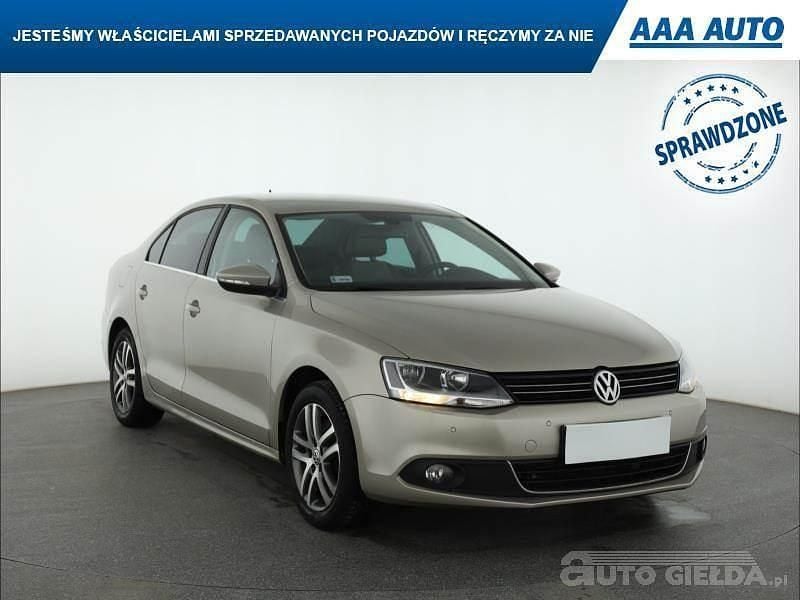 Używany VW Jetta 2014 Beżowy Sedan/Limuzyna