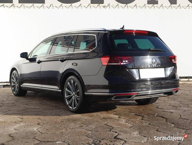 Używany VW Passat 2020 Czarny Kombi