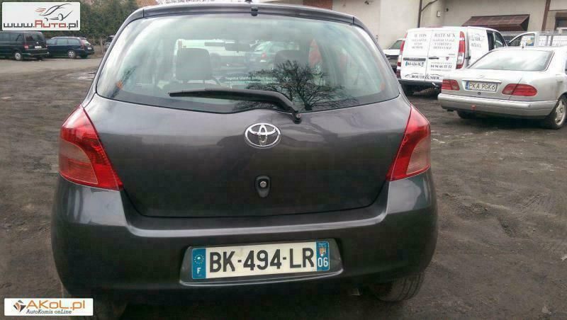 Używany Toyota Yaris 87 KM (63 kW) 2007 Fioletowy (metalik) Hatchback