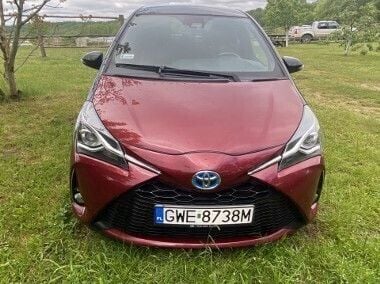 Czerwony Używany 2017 Toyota Yaris Hybrid Hatchback | 47 500 zł (Drogi) - Obraz 1/4