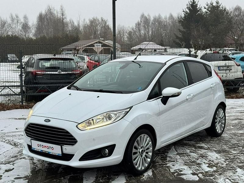 Używany Ford Fiesta 101 KM (74 kW) 2016 Biały (metalik) Hatchback