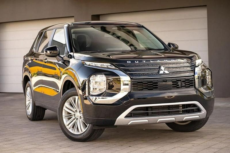 Używany Mitsubishi Outlander 180 KM (132 kW) 2024 Czarny (metalik) SUV