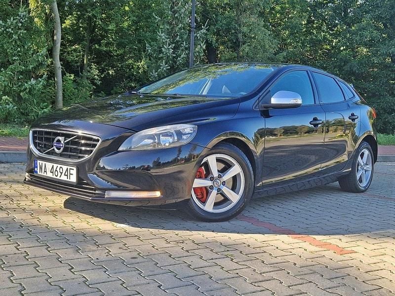 Czarny (metalik) Używany 2013 Volvo V40 Kombi | 30 900 zł (Uczciwa cena) - Obraz 1/4