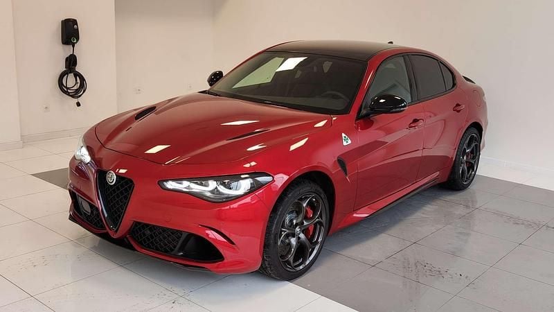 Lakier specjalny czerwony etna red Nowe 2025 Alfa Romeo Giulia Quadrifoglio Sedan/Limuzyna | 416 543 zł - Obraz 1/4