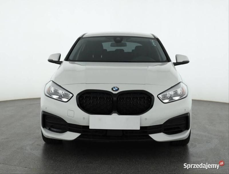 Biały Używany 2020 BMW 118 Hatchback | 65 999 zł (Dobra cena) - Obraz 1/4