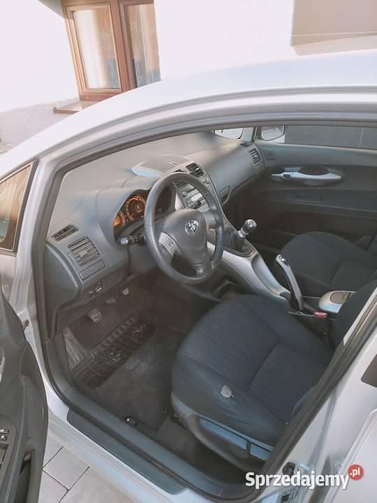 Używany Toyota Auris 132 KM (97 kW) 2009 Srebrny Hatchback