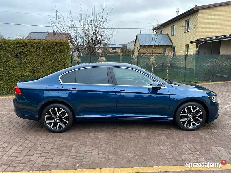 Niebieski Używany 2022 VW Passat Sedan/Limuzyna | 82 900 zł (Uczciwa cena) - Obraz 1/4