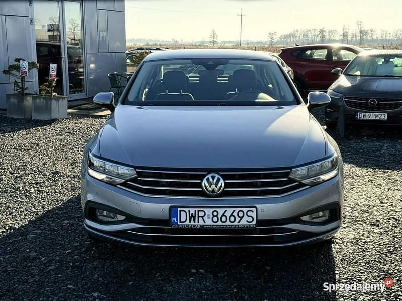 Srebrny (metalik) Używany 2020 VW Passat Business Sedan/Limuzyna | 73 900 zł (Uczciwa cena) - Obraz 1/4
