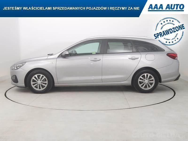 Używany Hyundai i30 120 KM (88 kW) 2022 Srebrny