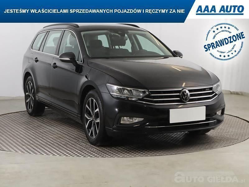 Używany VW Passat 150 KM (110 kW) 2023 Czarny Kombi