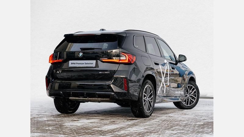 Używany BMW X1 Luxury Line 156 KM (114 kW) 2025 Czarny szafir metalizowany SUV
