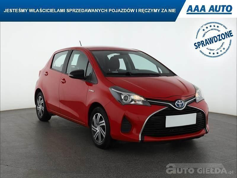 Używany Toyota Yaris 101 KM (74 kW) 2016 Czerwony