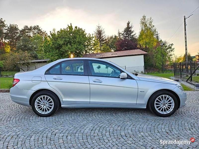 Używany Mercedes C200 Elegance 2010 Srebrny Sedan/Limuzyna