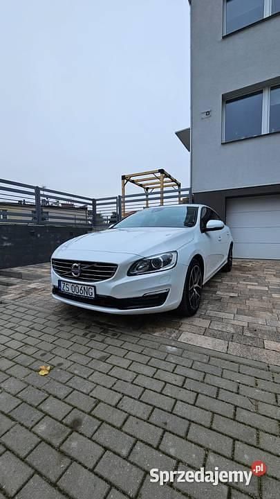 Biały Używany 2017 Volvo S60 Sedan/Limuzyna | 60 500 zł (Uczciwa cena) - Obraz 1/4