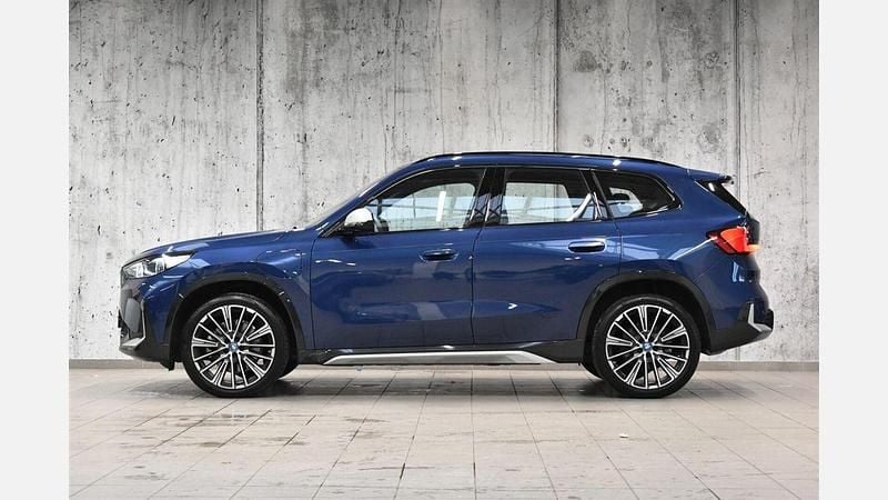 Używany BMW X1 Comfort Edition 150 KM (110 kW) 2023 Niebieski phytonic metalizowany SUV