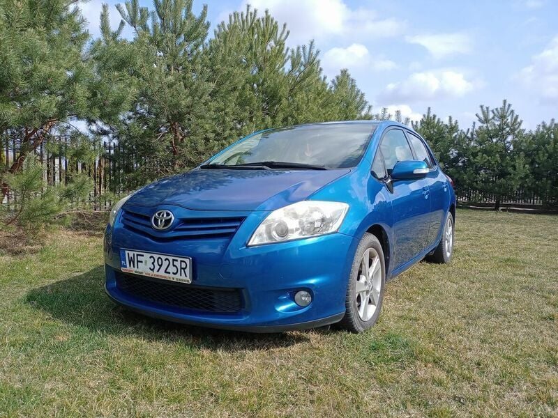 Niebieski Używany 2010 Toyota Auris Hatchback | 13 500 zł - Obraz 1/4