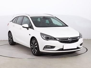 Biały Używany 2017 Opel Astra Kombi | 31 999 zł (Uczciwa cena) - Obraz 1/4