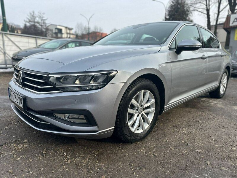 Używany VW Passat 150 KM (110 kW) 2020 Srebrny (metalik) Sedan/Limuzyna