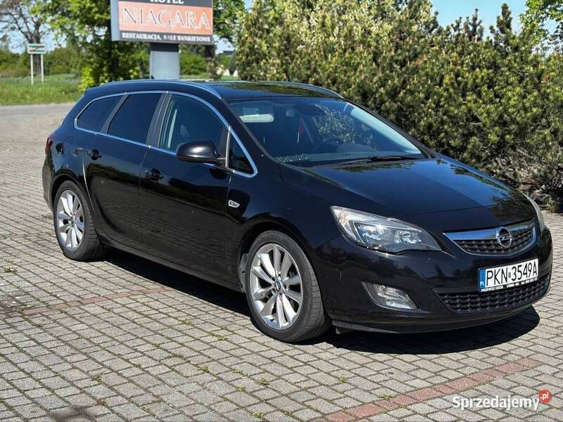 Czarny Używany 2011 Opel Astra Kombi | 13 900 zł (Uczciwa cena) - Obraz 1/4