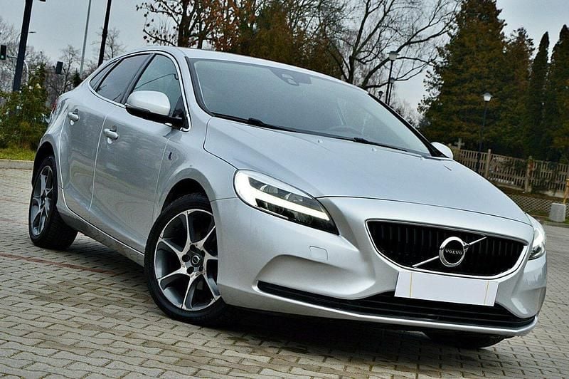 Używany Volvo V40 Ocean Race 120 KM (88 kW) 2016 Srebrny (metalik) Hatchback