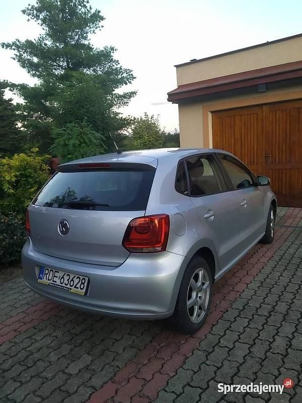 Srebrny Używany 2011 VW Polo Hatchback | 17 000 zł (Uczciwa cena) - Obraz 1/4