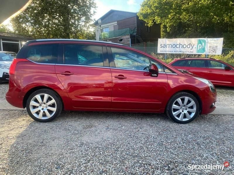 Czerwony (metalik, perła) Używany 2010 Peugeot 5008 Minivan | 25 999 zł (Dość drogi) - Obraz 1/4