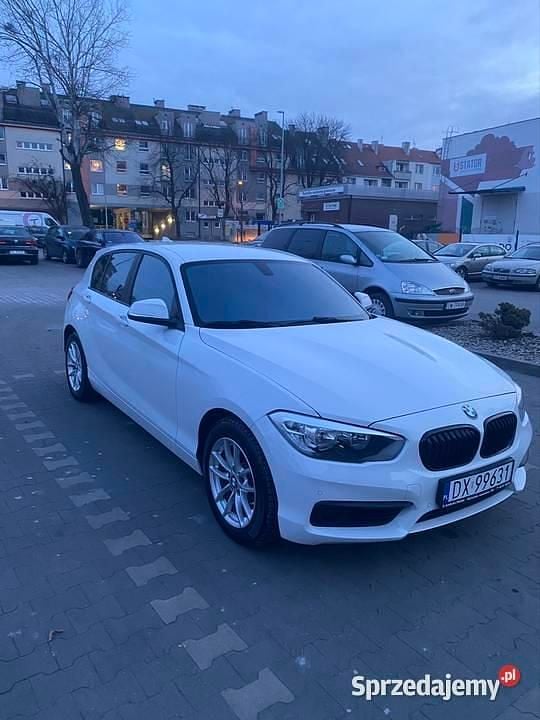Używany BMW 118 150 KM (110 kW) 2018 Biały Hatchback
