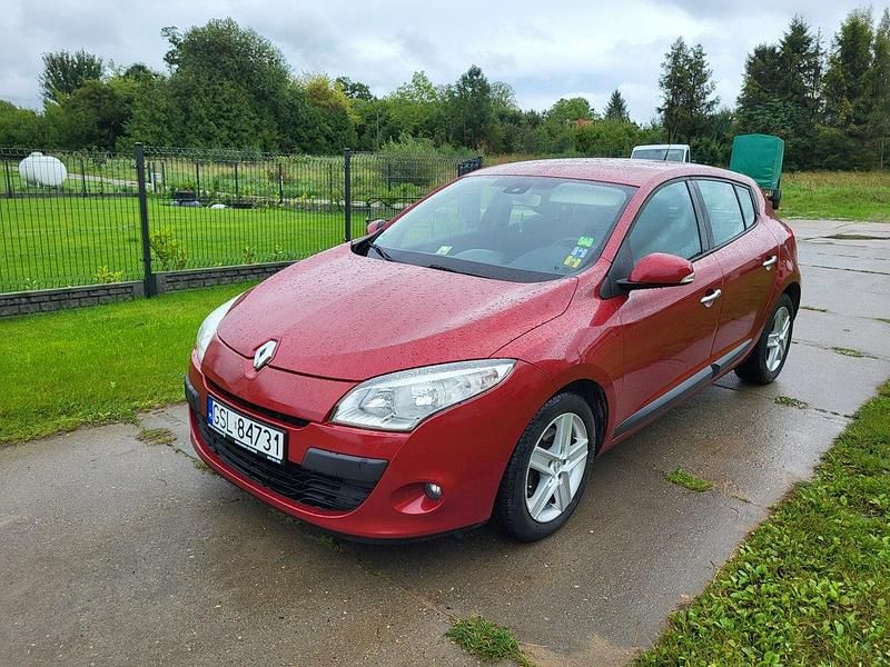 Używany Renault Mégane III 130 KM (95 kW) 2010 Bordowy (metalik) Sedan/Limuzyna