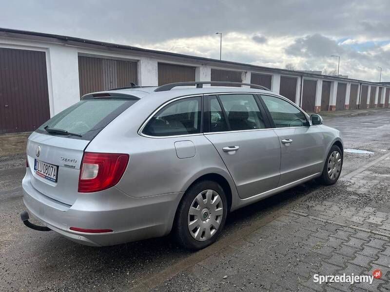 Używany Skoda Superb GreenLine 105 KM (77 kW) 2011 Srebrny Kombi