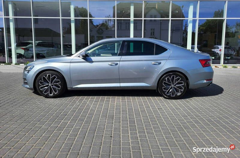 Srebrny (metalik) Używany 2021 Skoda Superb LAURIN & KLEMENT Sedan/Limuzyna | 98 900 zł (Uczciwa cena) - Obraz 1/4