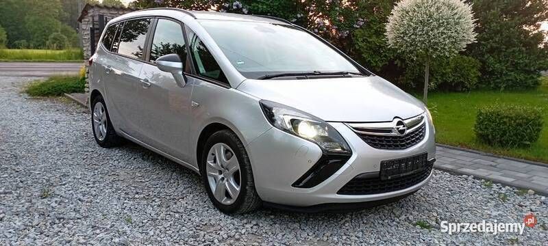 Srebrny Używany 2013 Opel Zafira Minivan | 31 000 zł (Dość drogi) - Obraz 1/4