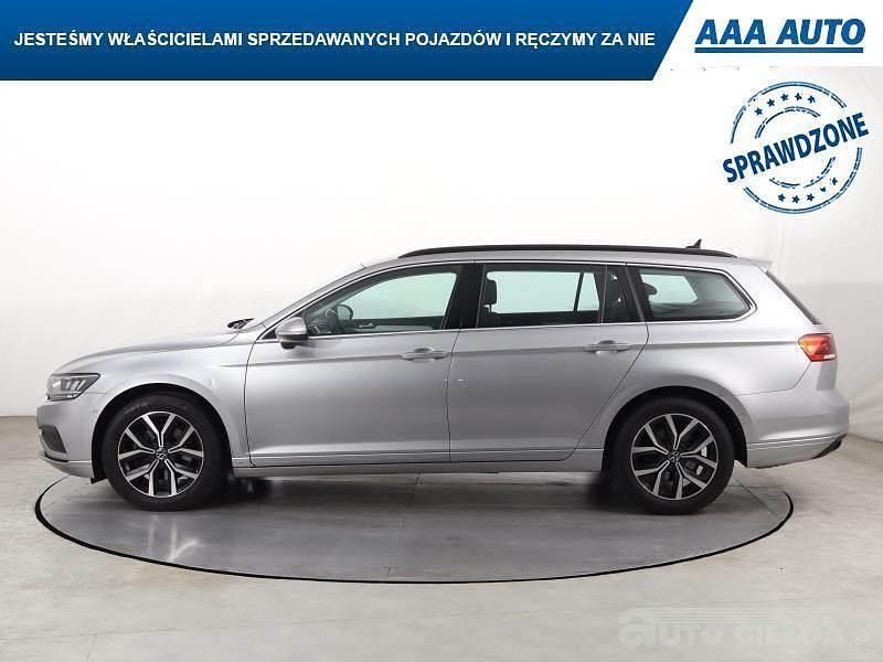 Używany VW Passat 150 KM (110 kW) 2022 Srebrny Kombi
