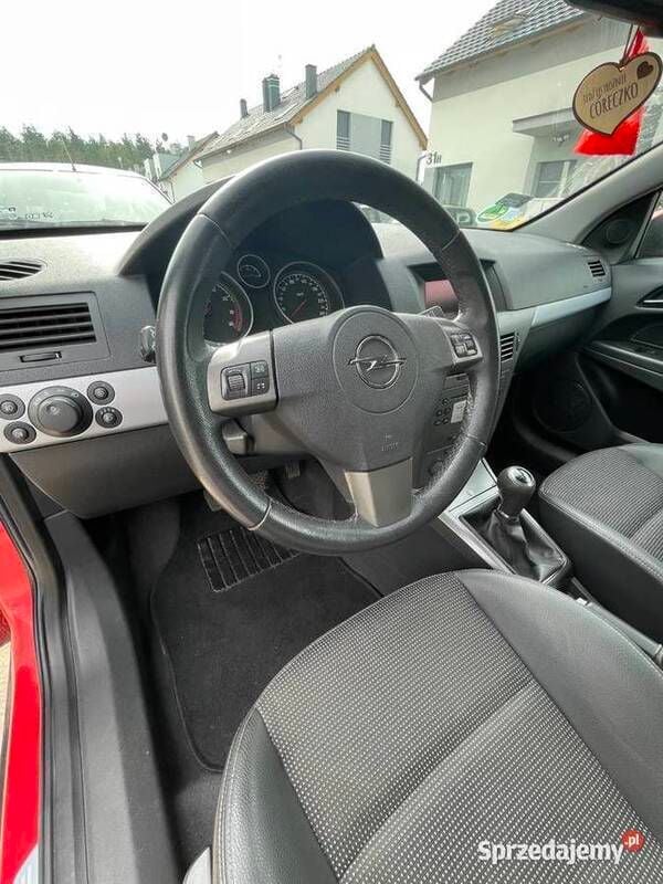 Używany Opel Astra GTC 105 KM (77 kW) 2006 Czerwony Hatchback