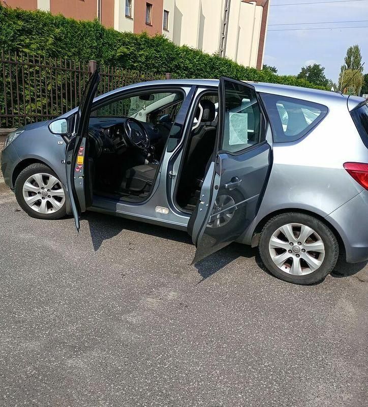 Szary Używany 2010 Opel Meriva Minivan | 17 000 zł (Uczciwa cena) - Obraz 1/4
