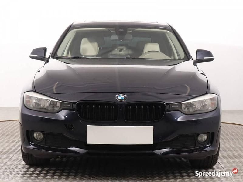 Czarny Używany 2013 BMW 318 Kombi | 29 999 zł (Drogi) - Obraz 1/4