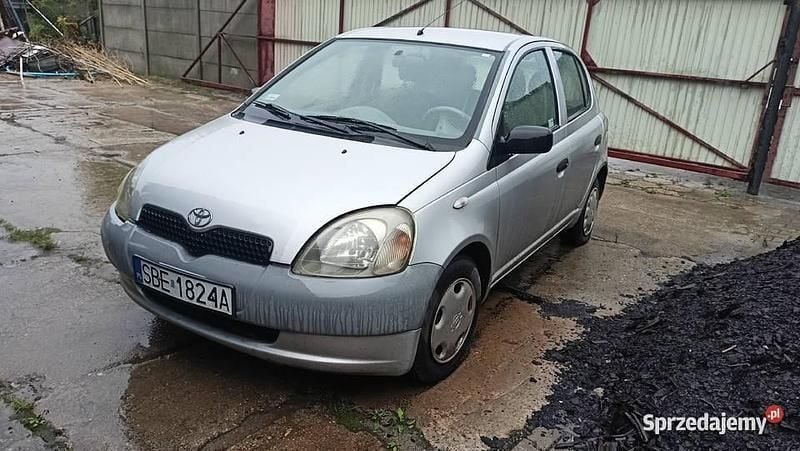 Srebrny Używany 1999 Toyota Yaris Sedan/Limuzyna | 1400 zł (Super Cena) - Obraz 1/4