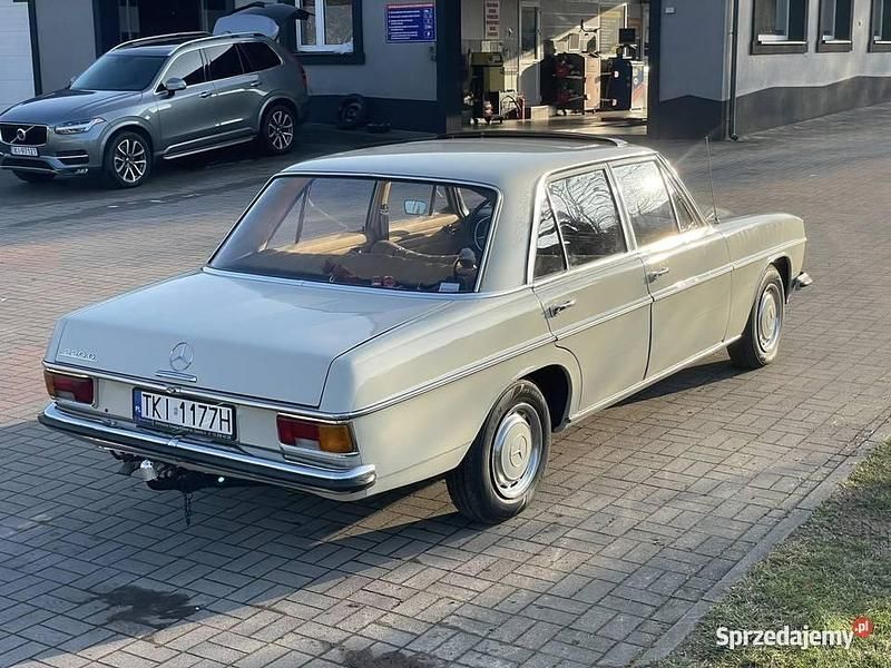 Używany Mercedes W115 1971 Sedan/Limuzyna
