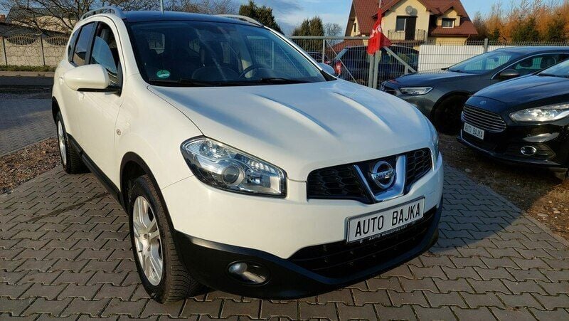 Biały (metalik) Używany 2010 Nissan Qashqai +2 SUV | 32 900 zł (Uczciwa cena) - Obraz 1/4