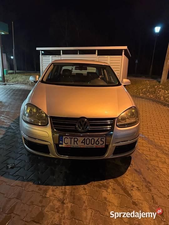Srebrny Używany 2007 VW Jetta Sedan/Limuzyna | 10 800 zł (Uczciwa cena) - Obraz 1/4