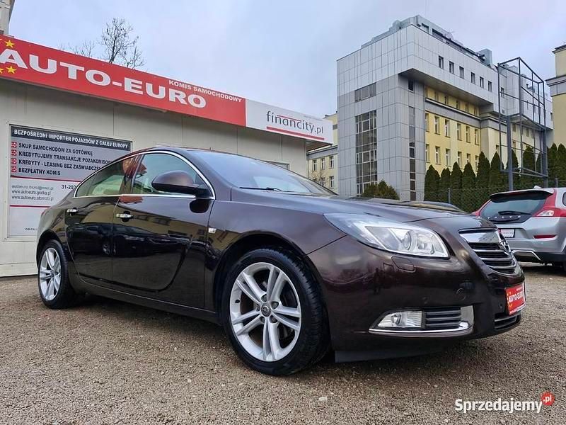 Używany Opel Insignia 220 KM (161 kW) 2011 Brązowy Sedan/Limuzyna