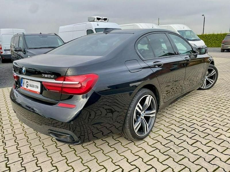 Używany BMW 750 400 KM (294 kW) 2017 Czarny (metalik, perła) Sedan/Limuzyna