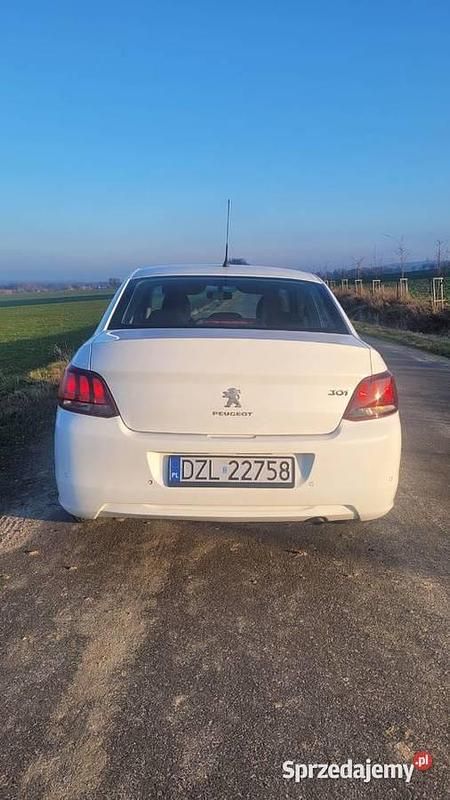 Używany Peugeot 301 2017 Sedan/Limuzyna