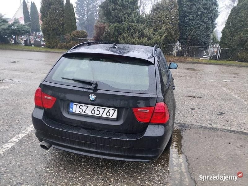 Czarny Używany 2008 BMW 320 Kombi | 16 500 zł (Uczciwa cena) - Obraz 1/4
